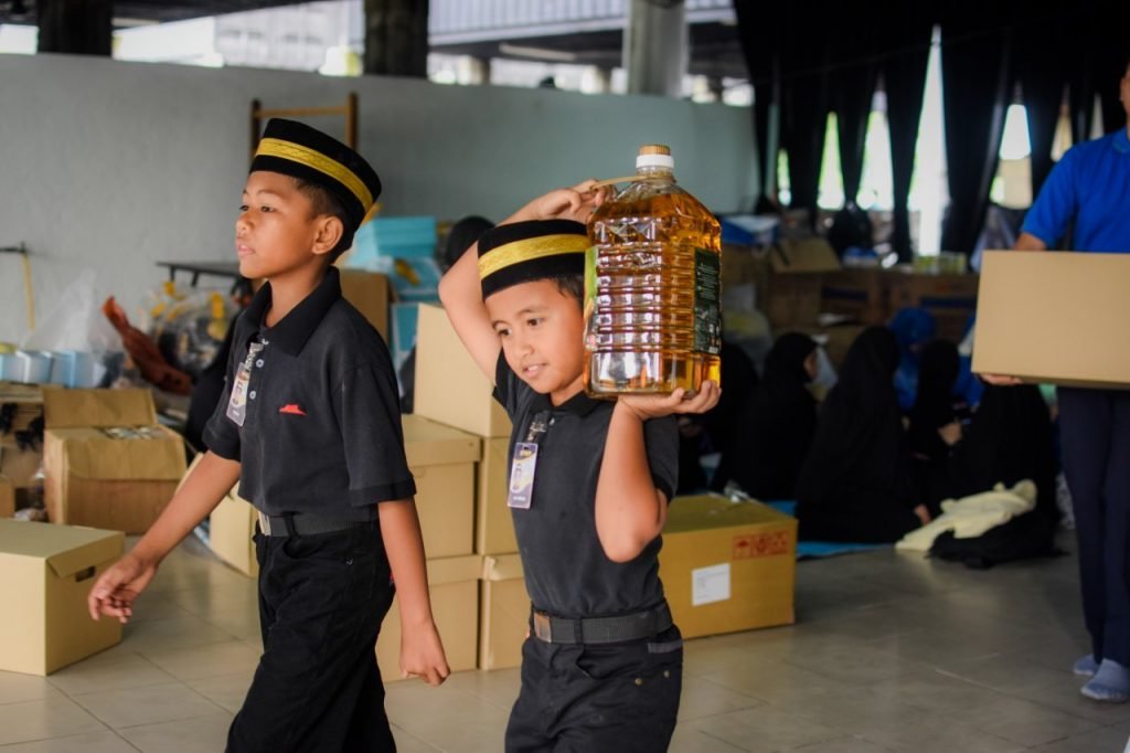 Pengagihan Bantuan Makanan Projek Pelangi 2015 bersama MBSB